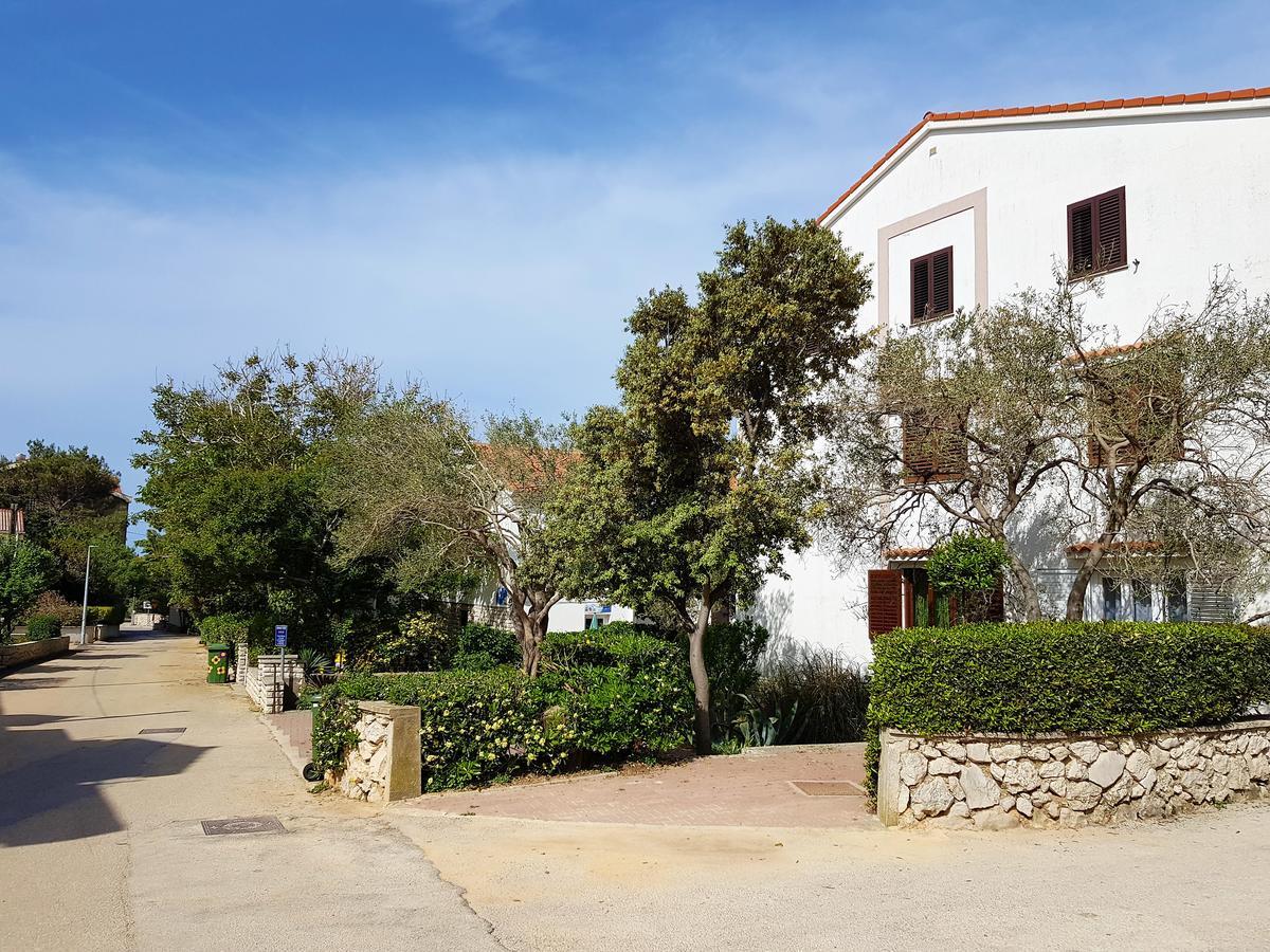 Apartments Monica Novalja Bagian luar foto
