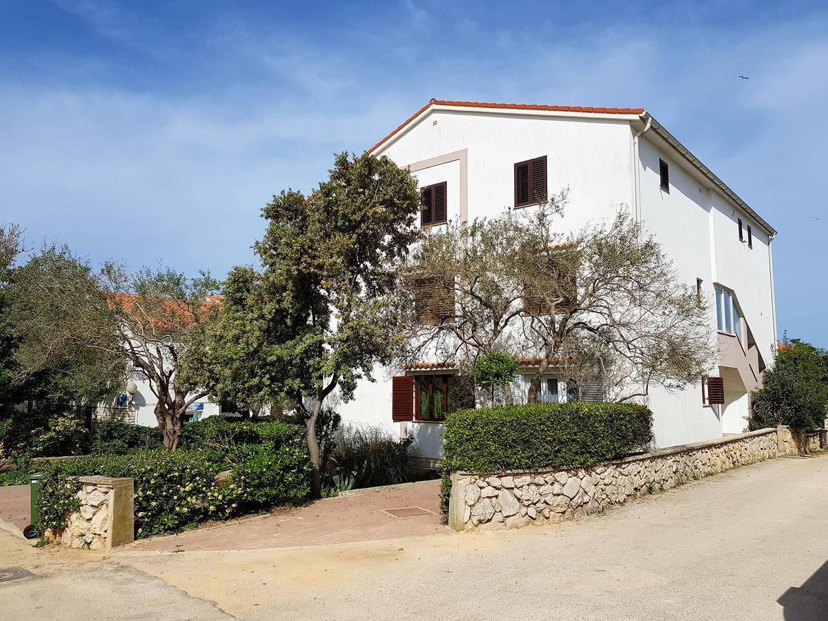 Apartments Monica Novalja Bagian luar foto