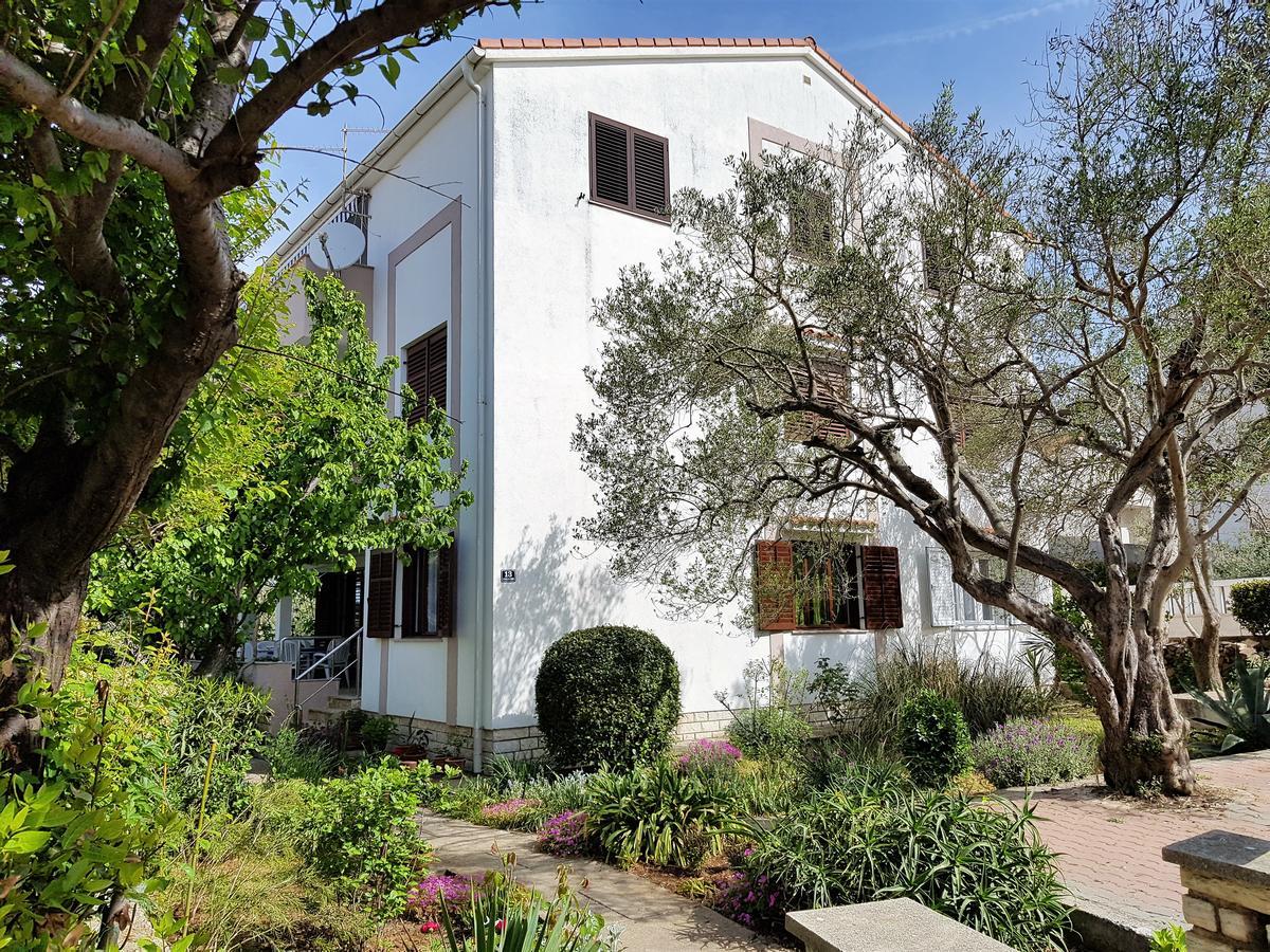 Apartments Monica Novalja Bagian luar foto